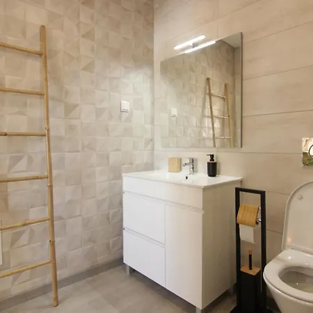 2-bdr Duplex Townhouse, Appartement