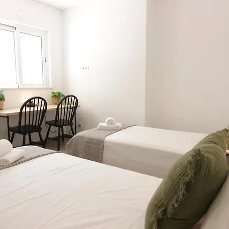 2-bdr Duplex Townhouse, Faro