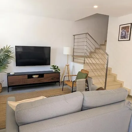 2-bdr Duplex Townhouse, Appartement Faro