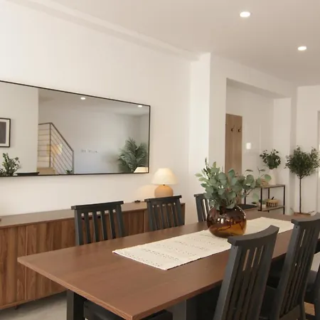 2-bdr Duplex Townhouse, * Faro