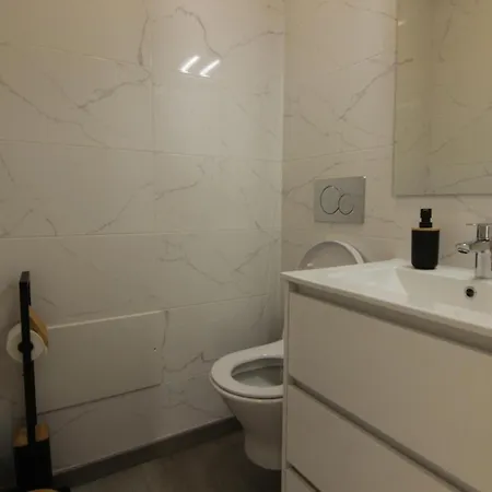 2-bdr Duplex Townhouse,