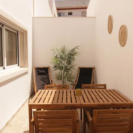 2-bdr Duplex Townhouse, Appartement Faro